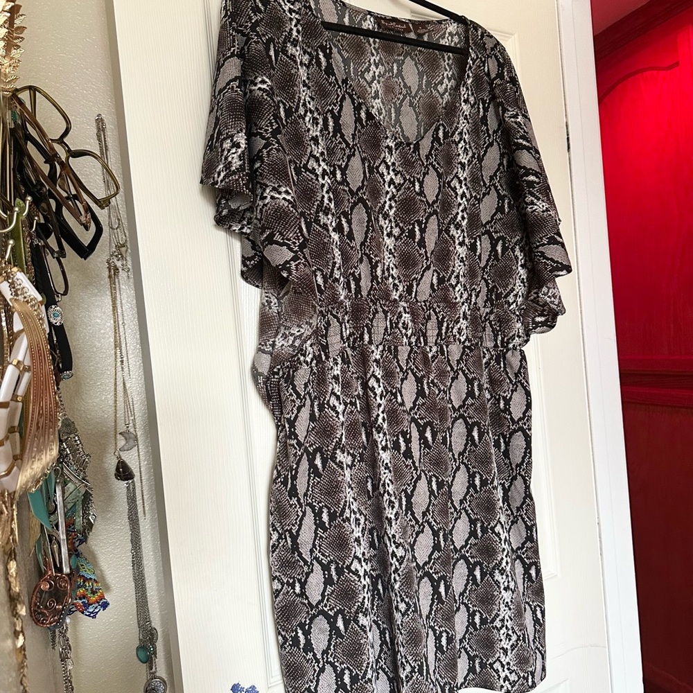 Speed Control Black and White Flutter Sleeve Sheath Dress
